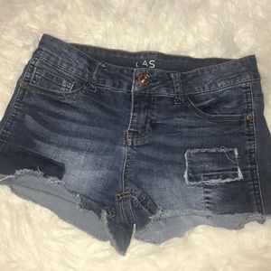 !patched jean shorts!